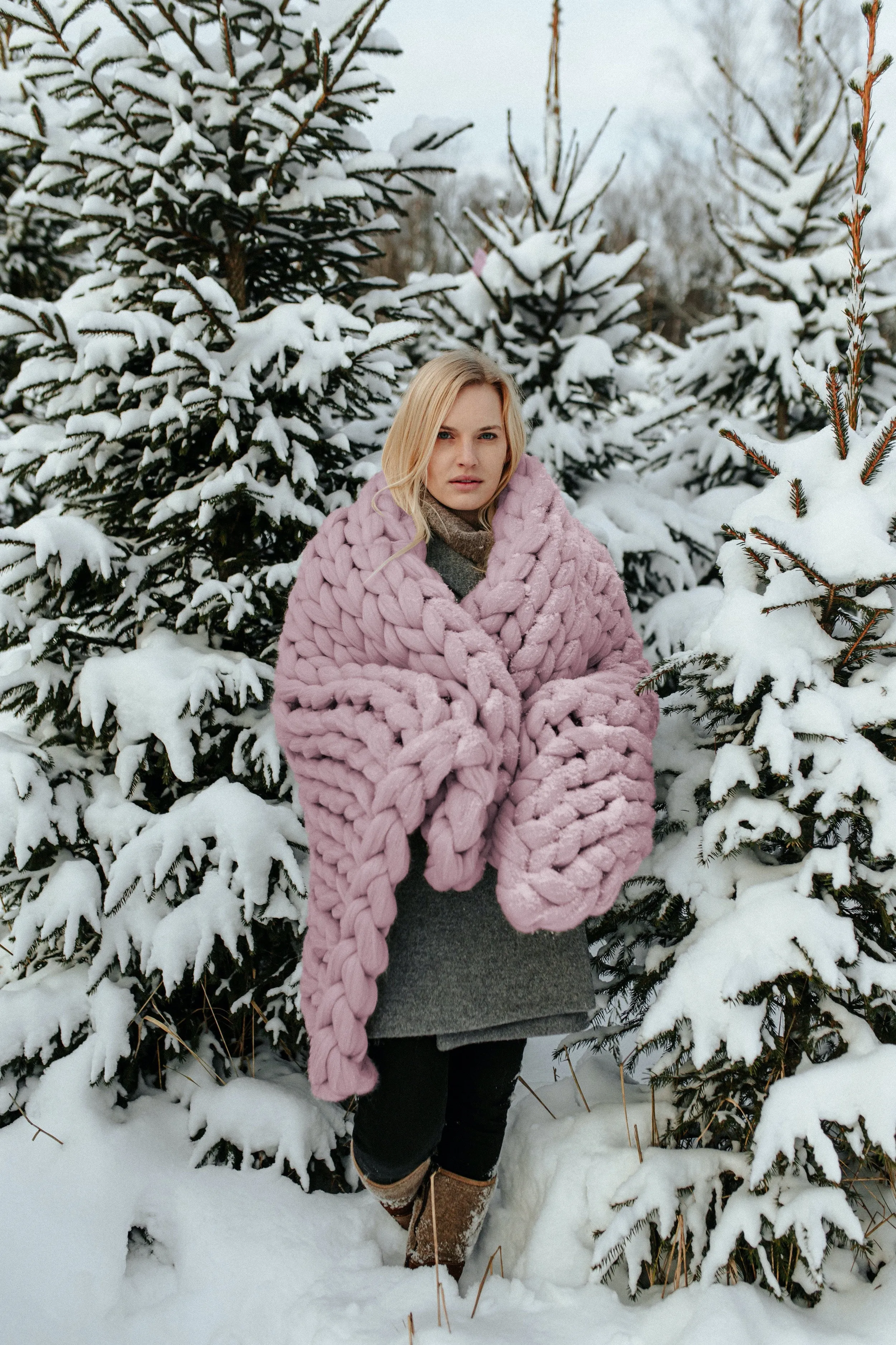 Small throw blanket 35”x50” (90x130 cm)