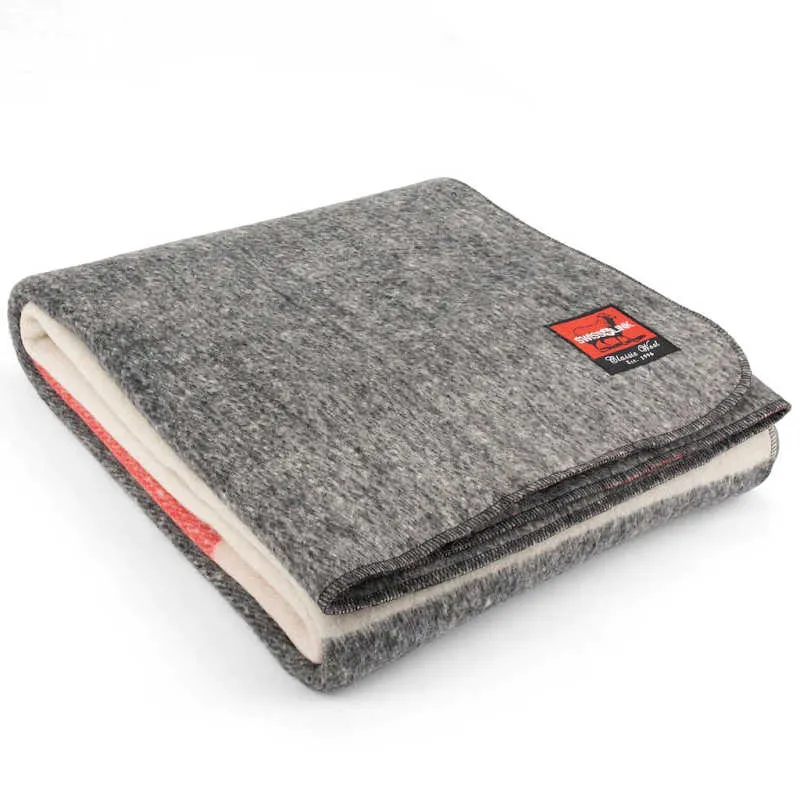 Swiss Link | Classic Wool Blanket | Crimson Point