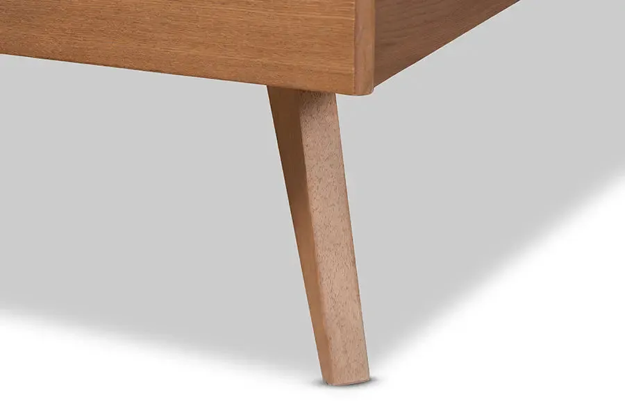 Worcester Ash Walnut Finished Wood Platform Bed (Queen)